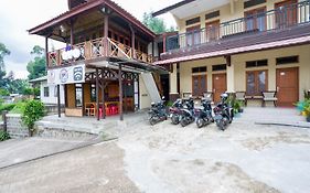 Super Oyo 2961 Artana Bed & Breakfast
